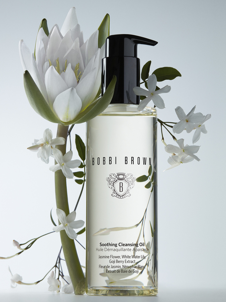 37.2 Paris - BobbiBrown_SoothingCleansing_05_0011_under_CMYK300.jpg