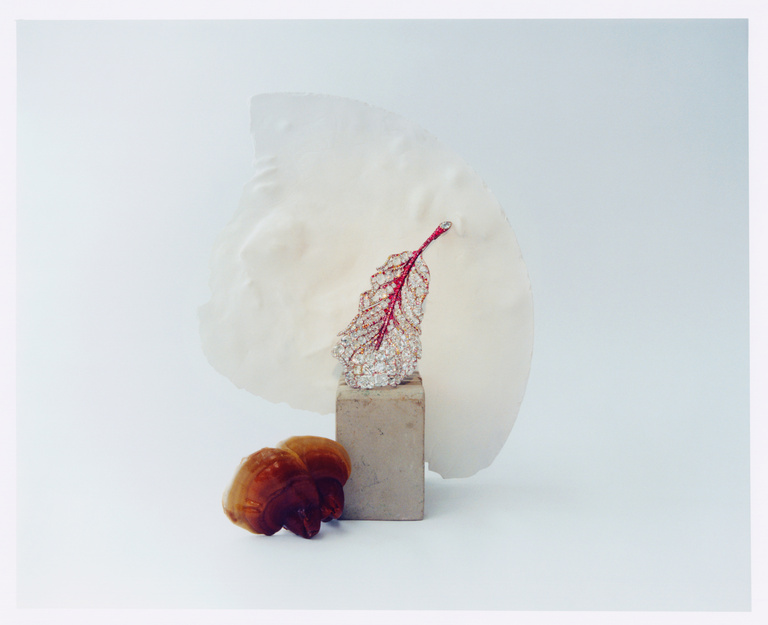 37.2 Paris - Wallpaper_ (2) copy_sRGB.jpg