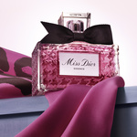 37.2 Paris - F106 MD DIORESSENCE 25 P02E Hero Foulard_3.jpg