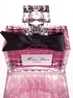 37.2 Paris - F106 MD DIORESSENCE 25 D09D Pack Top Shot reflet_1.jpg