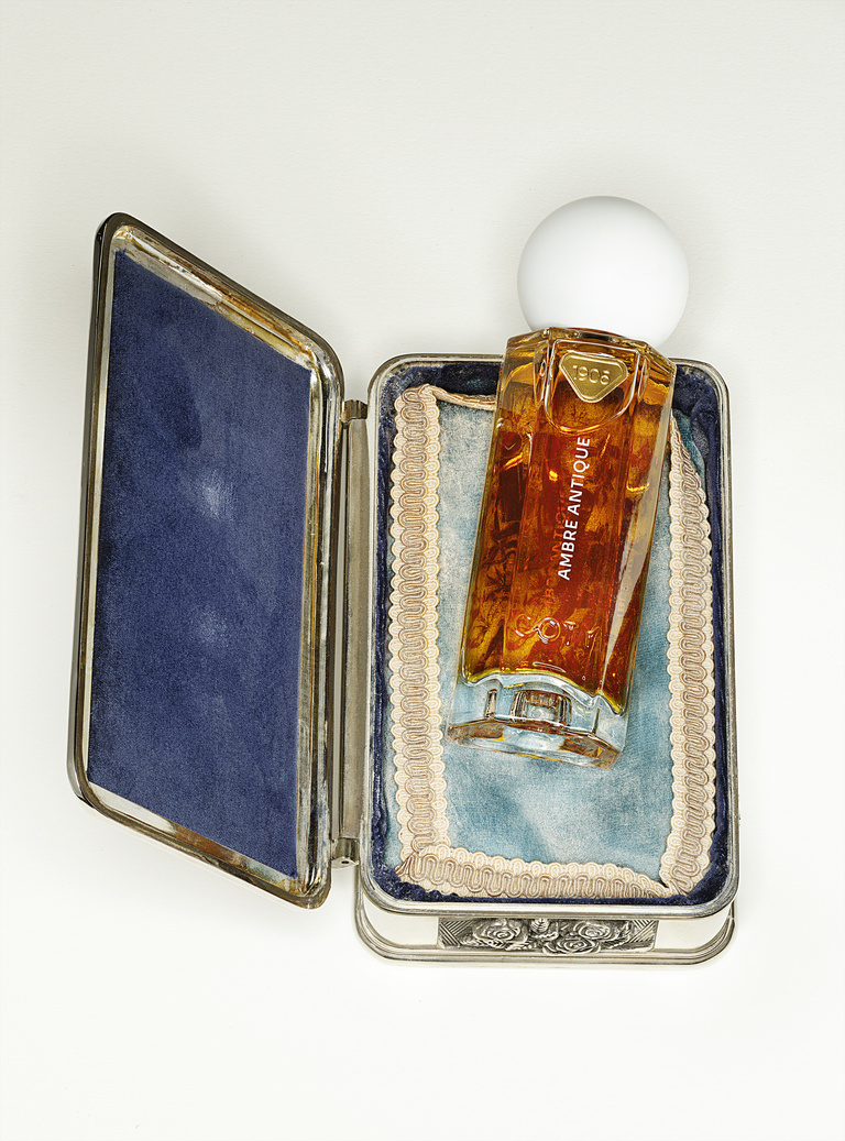 37.2 Paris - 251126_AMICA_031_PARFUM_COTY.jpg