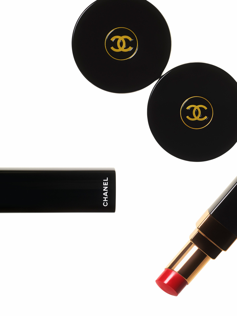 37.2 Paris - 201124_AdrienDubost_Chanel_Shot03_0068_Hero_Opt2_RGB.jpg