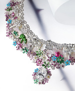 37.2 Paris - 250422_TOWN&COUNTRY_DIOR_010_PARURE_NACRE.jpg