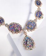 37.2 Paris - 250422_TOWN&COUNTRY_DIOR_020_PARURE_OPALE.jpg