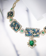 37.2 Paris - 250422_TOWN&COUNTRY_DIOR_040_PARURE_EMERAUDE_ET_OPALE.jpg