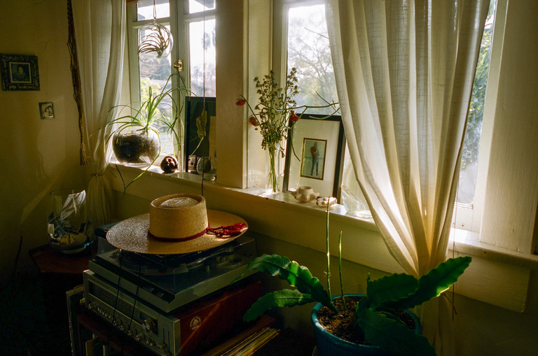 37.2 Paris - 156_SHELBYDUNCAN_HOL_Shelby's room_2014_FULLFRAME.jpg