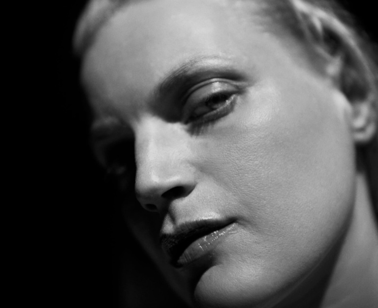 37.2 Paris - GuinevereBook_26_Left.jpg