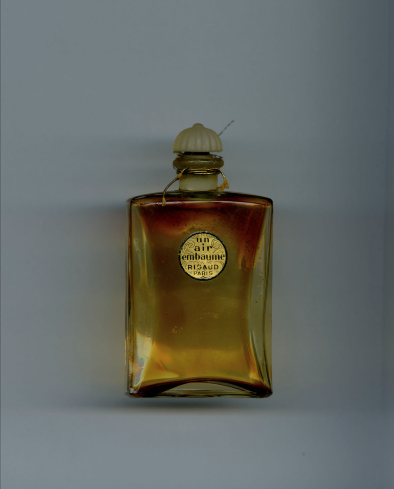 37.2 Paris - UN AIR EMBAUME.png