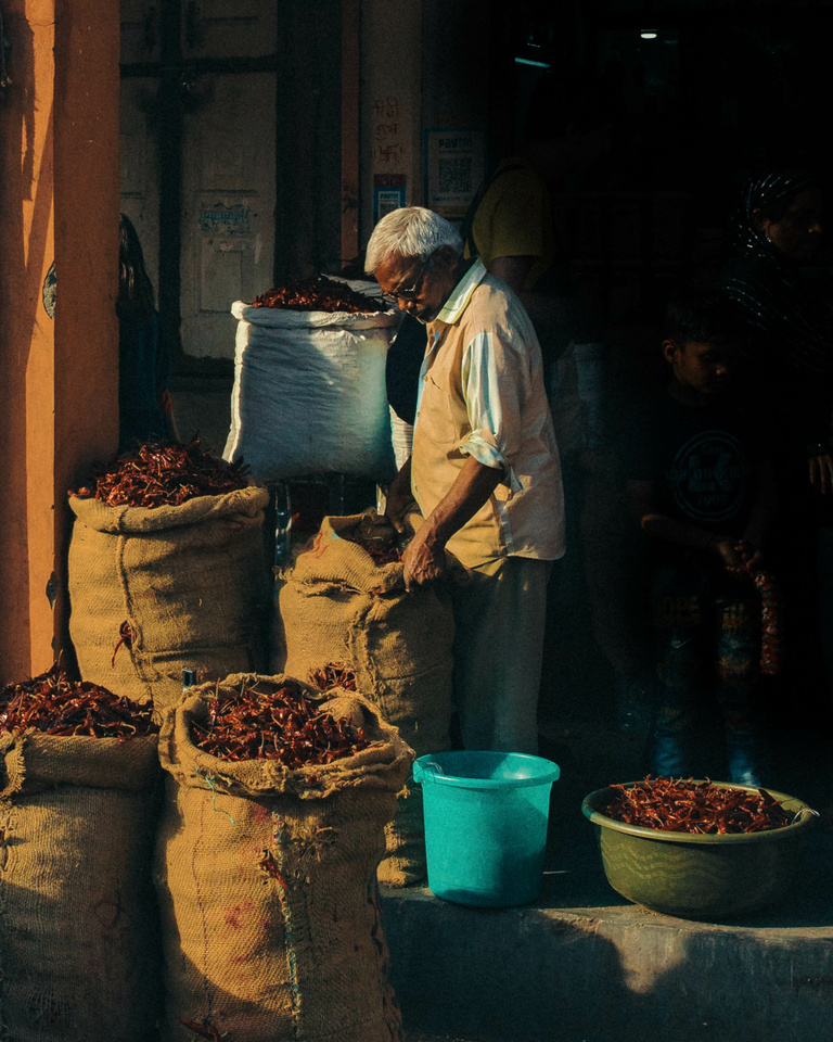 37.2 Paris - INDE 120dpi-2.jpg